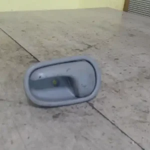 Vedd meg online MAZDA DEMIO 98.08-00.05 Bal első belső kilincs 5 ajtós bontott alkatrész