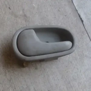 Újdonság MAZDA DEMIO 98.08-00.05 Bal első belső kilincs 5 ajtós bontott alkatrész