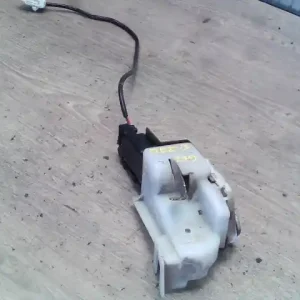 Ajánlat MAZDA DEMIO 98.08-00.05 Jobb hátsó ajtó zárszerkezet központi záras 5 ajtós bontott alkatrész