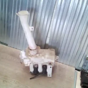 Vedd meg online MAZDA MPV 99-05 Ablakmosó tartály 2 motoros bontott alkatrész