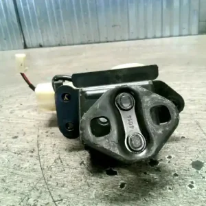 Vásárlói kedvenc MAZDA MPV 99-05 Csomagtérajtó zárszerkezet 5 ajtós bontott alkatrész