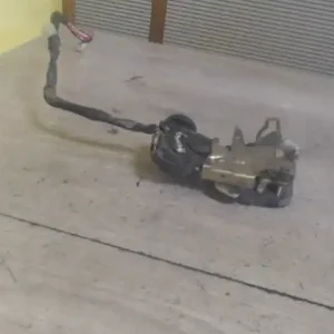 Árengedmény MAZDA PREMACY 99.01-05.10 Bal első ajtó zárszerkezet központi záras bontott alkatrész