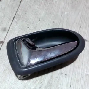 Szuper ajánlat MAZDA PREMACY 99.01-05.10 Bal hátsó belső kilincs bontott alkatrész