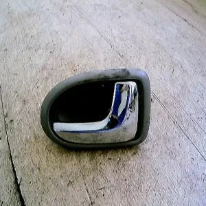 Újdonság MAZDA PREMACY 99.01-05.10 Jobb első belső kilincs bontott alkatrész