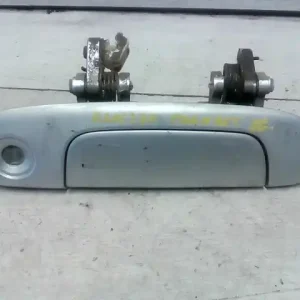 Árengedmény MAZDA PREMACY 99.01-05.10 Jobb első külső kilincs dugózárral kulcs nélkül bontott alkatrész