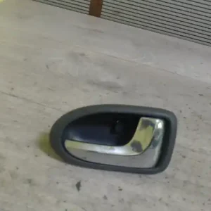 Szuper ajánlat MAZDA PREMACY 99.01-05.10 Jobb hátsó belső kilincs 5 ajtós bontott alkatrész