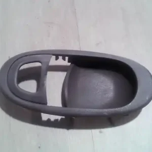 Árcsökkenés MAZDA XEDOS 6 92- Bal első kilincsburkolat belső bontott alkatrész