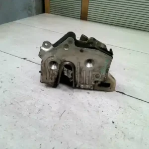 Szuper akció MERCEDES 124 Bal hátsó ajtó zárszerkezet központi záras központi zár motor nélkül,4 ajtós bontott alkatrész