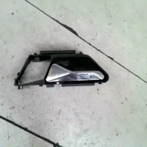 Olcsóbb MERCEDES 124 Bal hátsó belső kilincs 4 ajtós bontott alkatrész