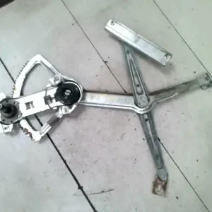 Ajánlat MERCEDES 124 Jobb első ablakemelő szerkezet mechanikus 4 ajtós bontott alkatrész