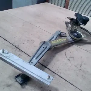 Különleges ajánlat MERCEDES 124 Jobb első ablakemelő szerkezet mechanikus bontott alkatrész