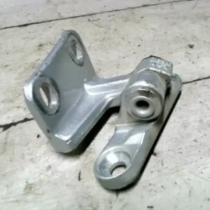 Vedd meg most MERCEDES A W169 2004.09.01-2008.05.31 Bal hátsó felső ajtózsanér bontott alkatrész