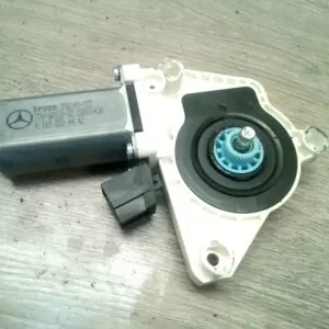 Kiárusítás MERCEDES A W169 2004.09.01-2008.05.31 Jobb első ablakemelő motor bontott alkatrész