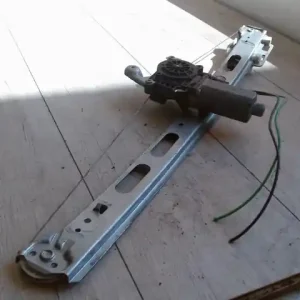 Árengedmény MERCEDES A160 Bal első ablakemelő szerkezet elektromos 5 ajtós bontott alkatrész