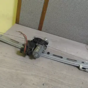 Vedd meg most MERCEDES A160 Jobb első ablakemelő szerkezet elektromos bontott alkatrész