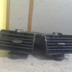 Kiárusítás MERCEDES A160 Középső szellőző bontott alkatrész