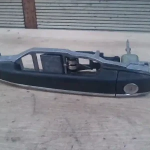 Korlátozott ajánlat MERCEDES C (W202) 1993-2000 Jobb első külső kilincsdugózárral, kulcs nélkül, 4 ajtós bontott alkatrész