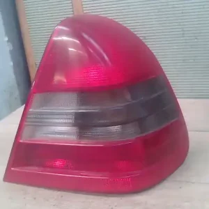 Azonnal elérhető MERCEDES C (W202) 1993-2000 Jobb hátsó lámpa 4 ajtós bontott alkatrész