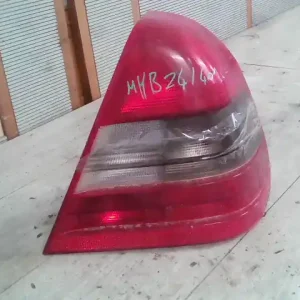 Gyors szállítás MERCEDES C (W202) 1993-2000 Jobb hátsó lámpa lépcsőshátú kivitel bontott alkatrész