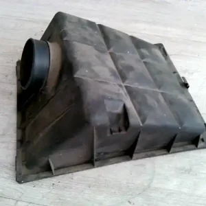 Gyors kiszállítás MERCEDES C (W202) 1993-2000 Légszűrőház fedél 2.2d bontott alkatrész