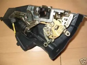 Csak ma MERCEDES C220D Bal hátsó ajtó zárszerkezet központi záras bontott alkatrész