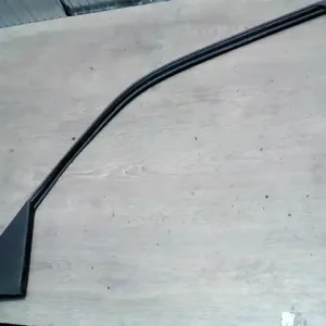 Vedd meg online MERCEDES C220D 93-00 Jobb első ajtókeret borítás bontott alkatrész