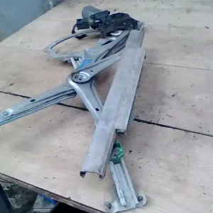 Korlátozott ajánlat MERCEDES E (W210) 99.07.01-02.04.30 Bal első ablakemelő szerkezet elektromos 4 ajtós bontott alkatrész