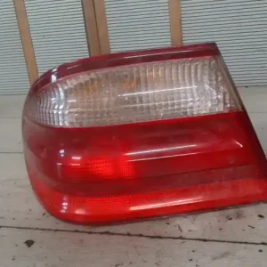 Ne maradj le MERCEDES E (W210) 99.07.01-02.04.30 Bal külső hátsó lámpa ferdehátú kivitel bontott alkatrész