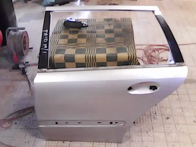 Akció MERCEDES E W211 02-09 Bal hátsó ajtó. bontott alkatrész