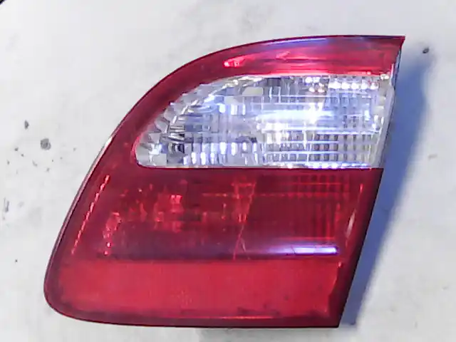 Nézd meg most MERCEDES E W211 02-09 Jobb belső hátsó lámpa bontott alkatrész