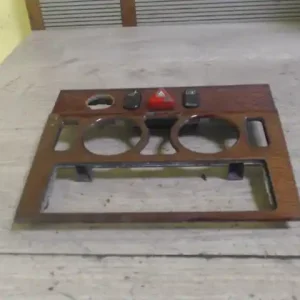 Gyors kiszállítás MERCEDES E W210 95.06-99.06 Középkonzol keret bontott alkatrész