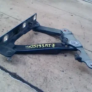 MERCEDES E(W211) 2002.04.01-2006.06.30 Motorháztető jobb zsanér bontott alkatrész Outlet