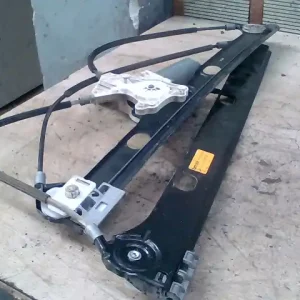 Bestseller MERCEDES VANEO 01.09-05.09 Bal első ablakemelő szerkezet elektromos bontott alkatrész