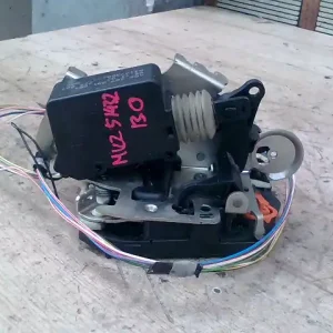 Ne maradj le MERCEDES VANEO 01.09-05.09 Bal tolóajtó zárszerkezet elektromos bontott alkatrész