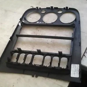 Legnépszerűbb MERCEDES VANEO 01.09-05.09 Középkonzol keret bontott alkatrész