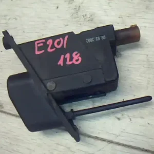 Alacsony ár MERCEDES VANEO 01.09-05.09 Központizár motor tankajtóhoz bontott alkatrész