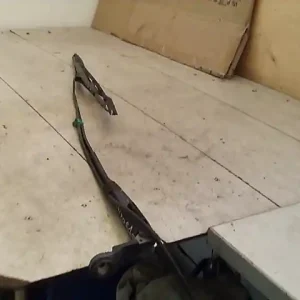 MERCEDES VITO 96- Ablaktörlő kar jobb első bontott alkatrész Bestseller