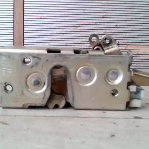 Vásárlói kedvenc MERCEDES VITO 96- Bal első ajtó zárszerkezet mechanikus bontott alkatrész