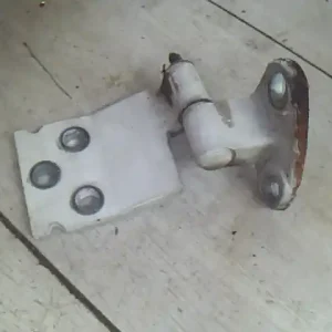 Azonnal elérhető MERCEDES VITO 96- Jobb első felső ajtózsanér bontott alkatrész