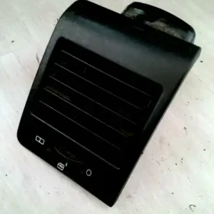 MERCEDES VITO 96- Középső szellőző bal bontott alkatrész Rendeld meg most