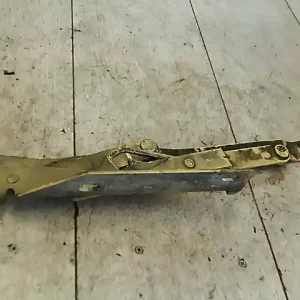 MERCEDES VITO 96- Motorháztető jobb zsanér bontott alkatrész Vásárlói kedvenc