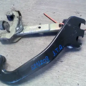 Ne maradj le MERCEDES VITO 96- Tolóajtó oldalajtó görgő jobb tolóajtó bontott alkatrész