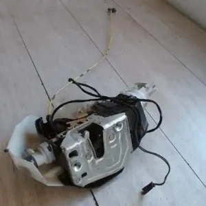 MERCEDES W220 S 320 CDI Bal hátsó ajtó zárszerkezet központi záras 4 ajtós bontott alkatrész Árengedmény