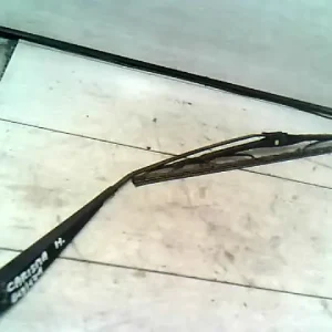 Végkiárusítás MITSUBISHI CARISMA 95.05-99.07 Ablaktörlő kar hátsó bontott alkatrész