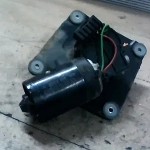 MITSUBISHI CARISMA 95.05-99.07 Ablaktörlő motor első bontott alkatrész Ne maradj le