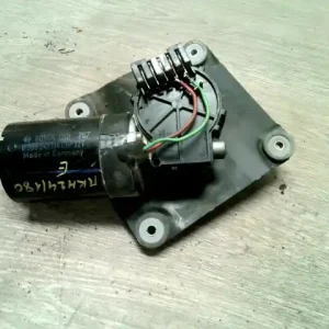 MITSUBISHI CARISMA 95.05-99.07 Ablaktörlő motor első bontott alkatrész Kiárusítás