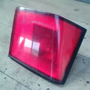 Szezonális akció MITSUBISHI CARISMA 95.05-99.07 Bal belső hátsó lámpa 5 ajtós bontott alkatrész