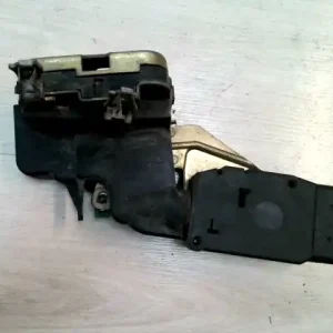 MITSUBISHI CARISMA 95.05-99.07 Bal első ajtó zárszerkezet központi záras 5 ajtósbontott alkatrész Legnépszerűbb