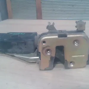 MITSUBISHI CARISMA 95.05-99.07 Bal első ajtó zárszerkezet központi záras bontott alkatrész Legjobb ár