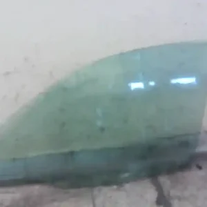 Gyors kiszállítás MITSUBISHI CARISMA 95.05-99.07 Bal első ajtóüveg zöldbontott alkatrész